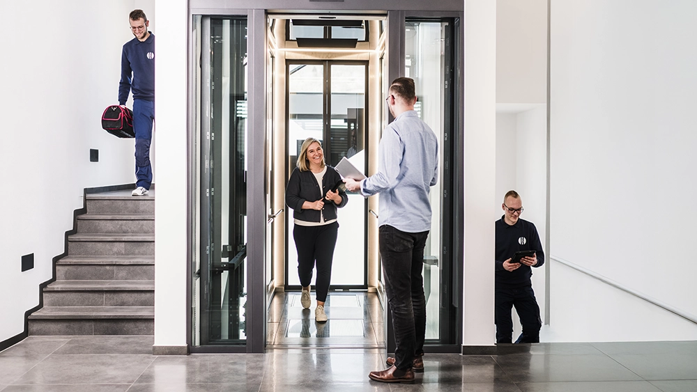 Mitarbeiter von Braun Aufzugstechnik im Gebäude